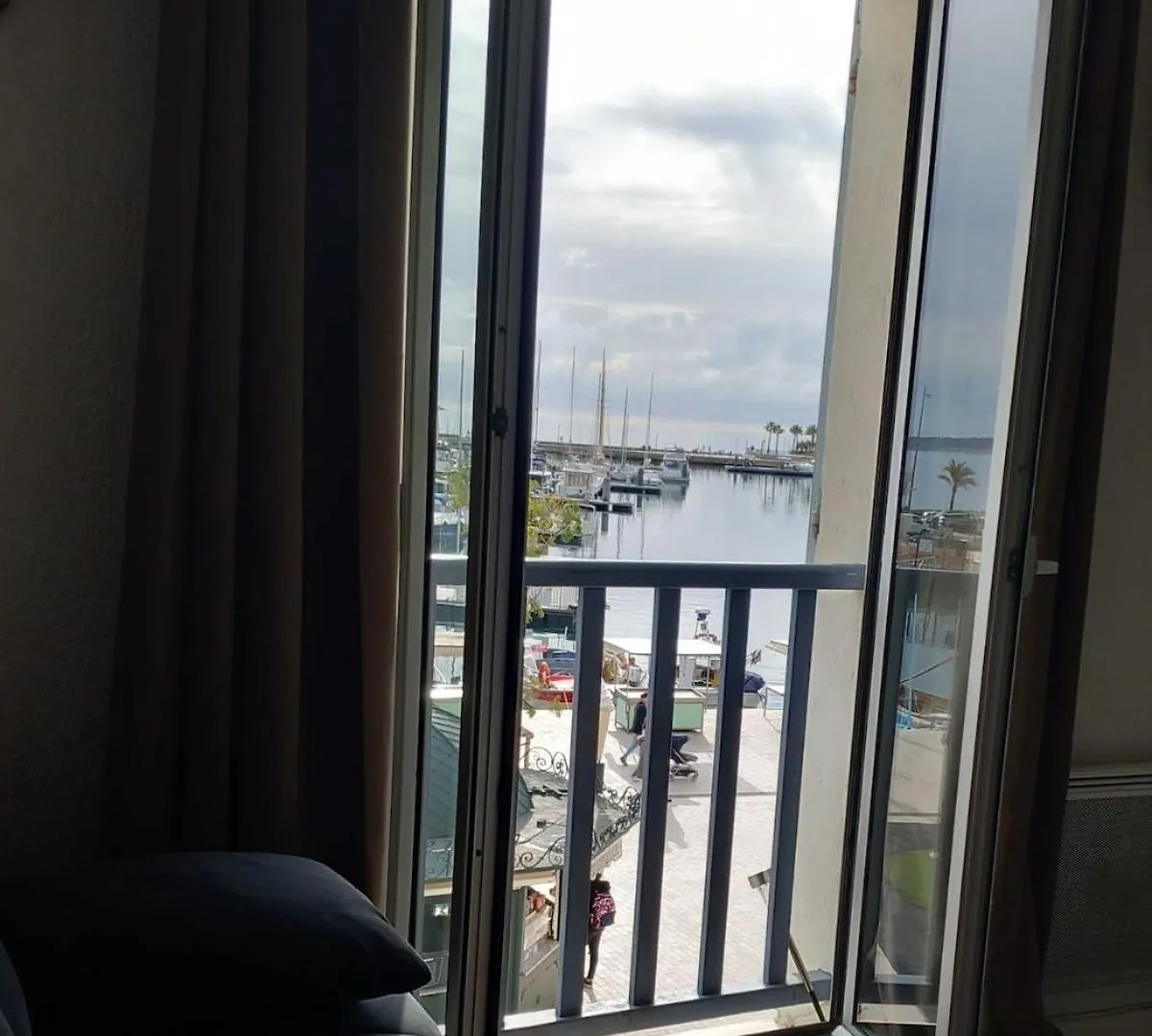 Apartment Pied A Terre, Sejour Idyllique Face A La Mer Classe 2 Etoiles Sanary-sur-Mer France